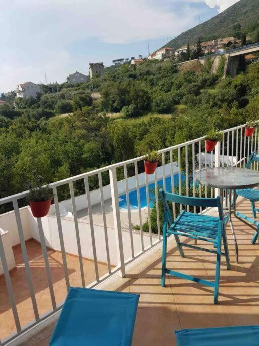 Lovely Split Level Apartment With Sea View, Pool, Free Parking And Wifi Cavtat Dış mekan fotoğraf