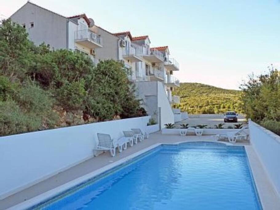 Lovely Split Level Apartment With Sea View, Pool, Free Parking And Wifi Cavtat Dış mekan fotoğraf