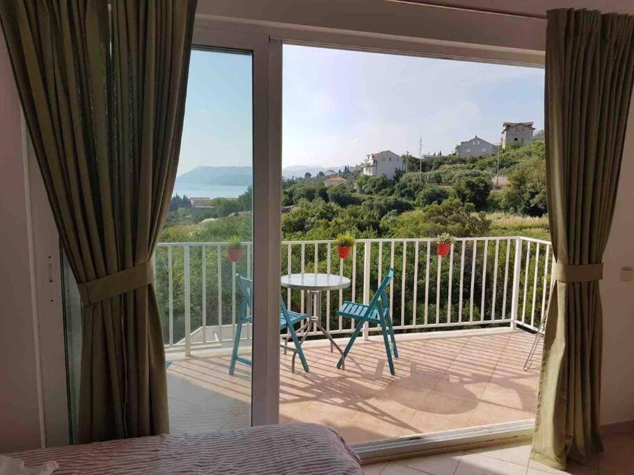 Lovely Split Level Apartment With Sea View, Pool, Free Parking And Wifi Cavtat Dış mekan fotoğraf